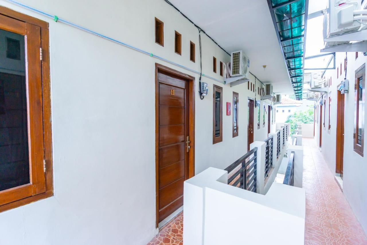 Oyo Life 2420 Kost Luqman 1
