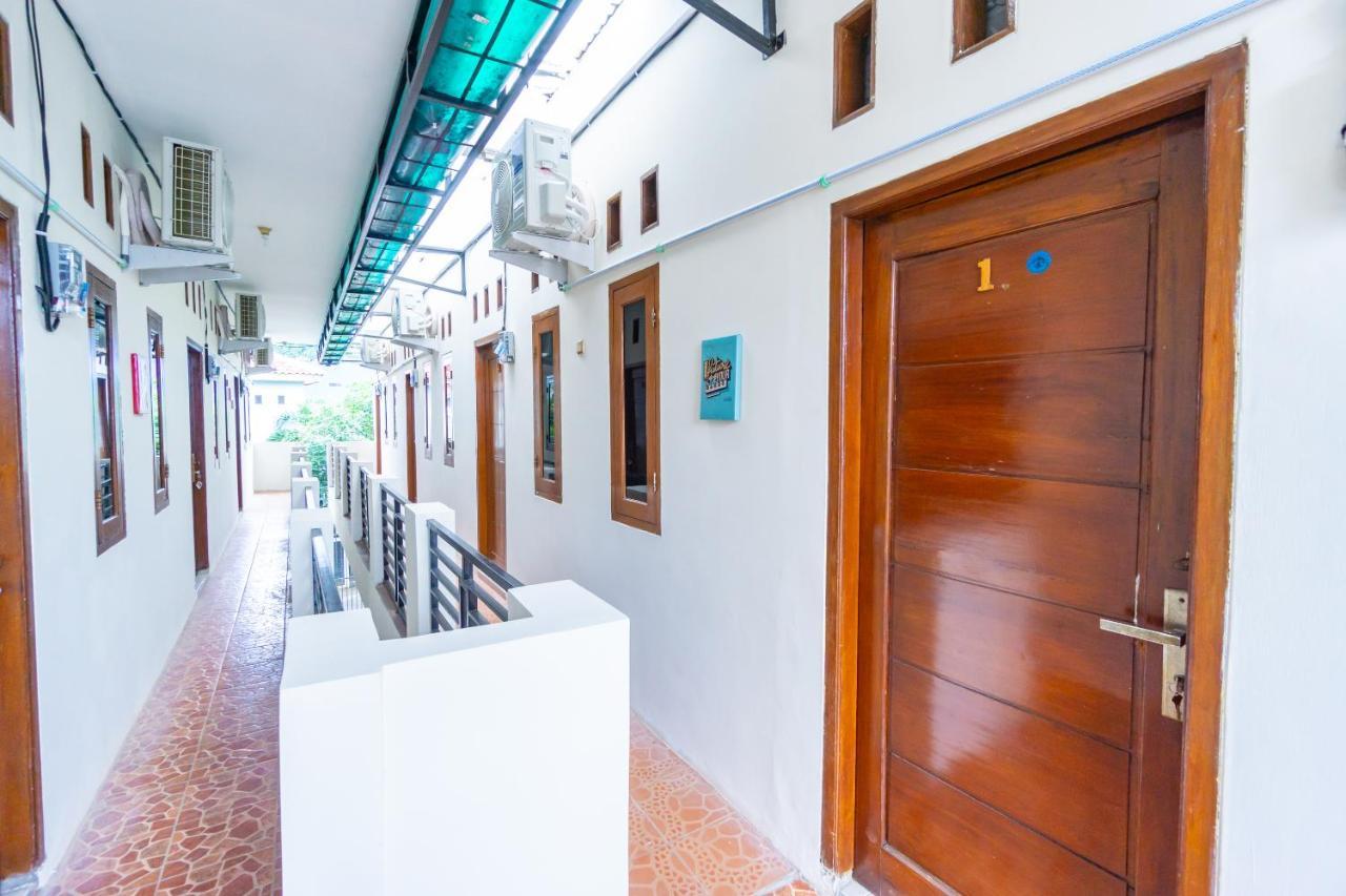 Hotel Oyo Life 2420 Kost Luqman 1 2*