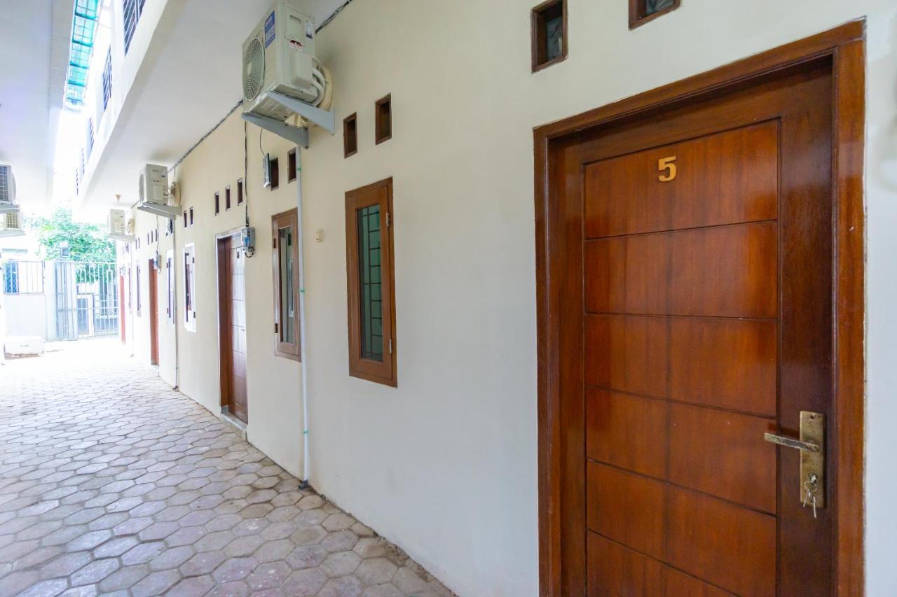 Hotel Oyo Life 2420 Kost Luqman 1 2*